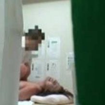 【盗撮動画】腰痛の治療に来た人妻を施療中にレイプする悪徳マッサージ師の犯行映像流出…