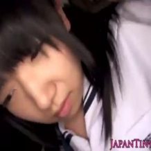 【JC レイプ動画】中学生くらいに見えるチビっ子に無理やりチ●ポしゃぶらせてみたぜ！！