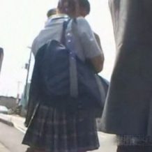 【JK レイプ動画】バスを待つ女子校生に淫らな行為をし着くころには変わり果てた姿に・・・
