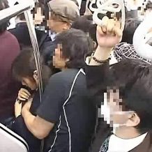 【JCレイプ】満員電車で中学生ぽい少女を痴漢！パンツを脱がして強引にチ○ポをブチ込む！