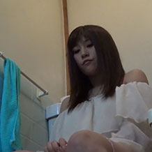 【無修正】可愛い女の子が洋式トイレでおしっこする様子を隠し撮り！